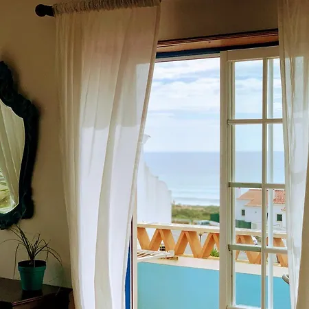 Guest house Ericeira Soulsurfers Guesthouse *